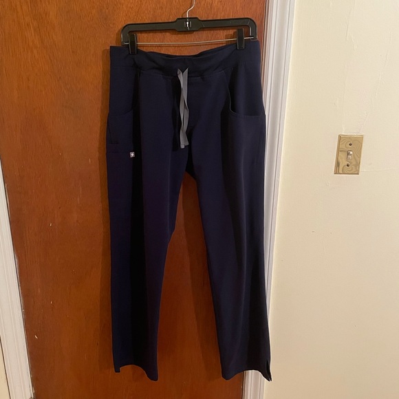 FIGS Scrub Pants - Picture 1 of 1